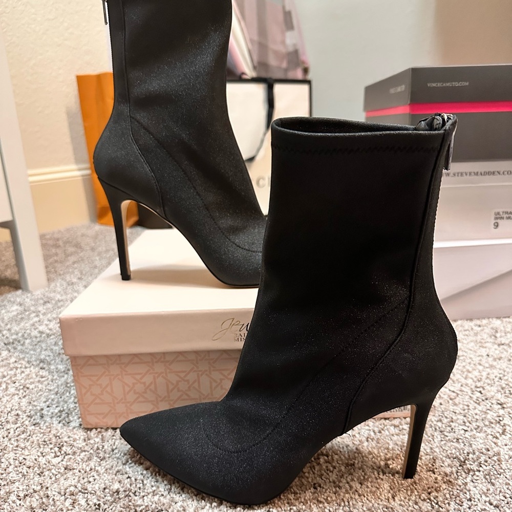 Jewel byBadgley Mischka Stiletto Ankle Boot